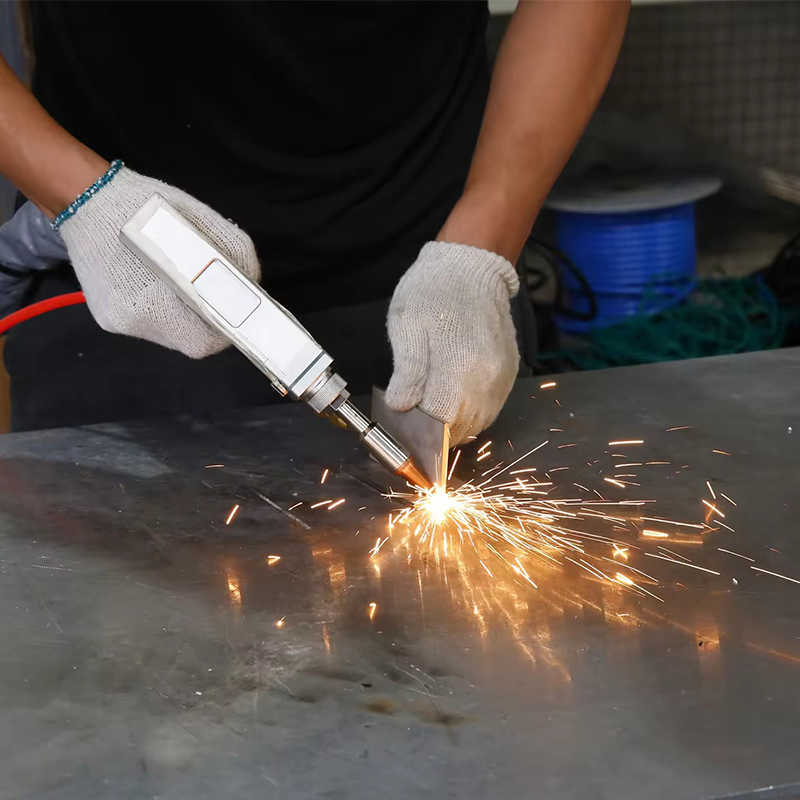 Industrial Laser Welding Machine - เครื่องเชื่อมเลเซอร์แบบมือถืออเนกประสงค์ 3-in-1 พร้อมถังแก๊ส กำลังไฟ 1500W 2000W