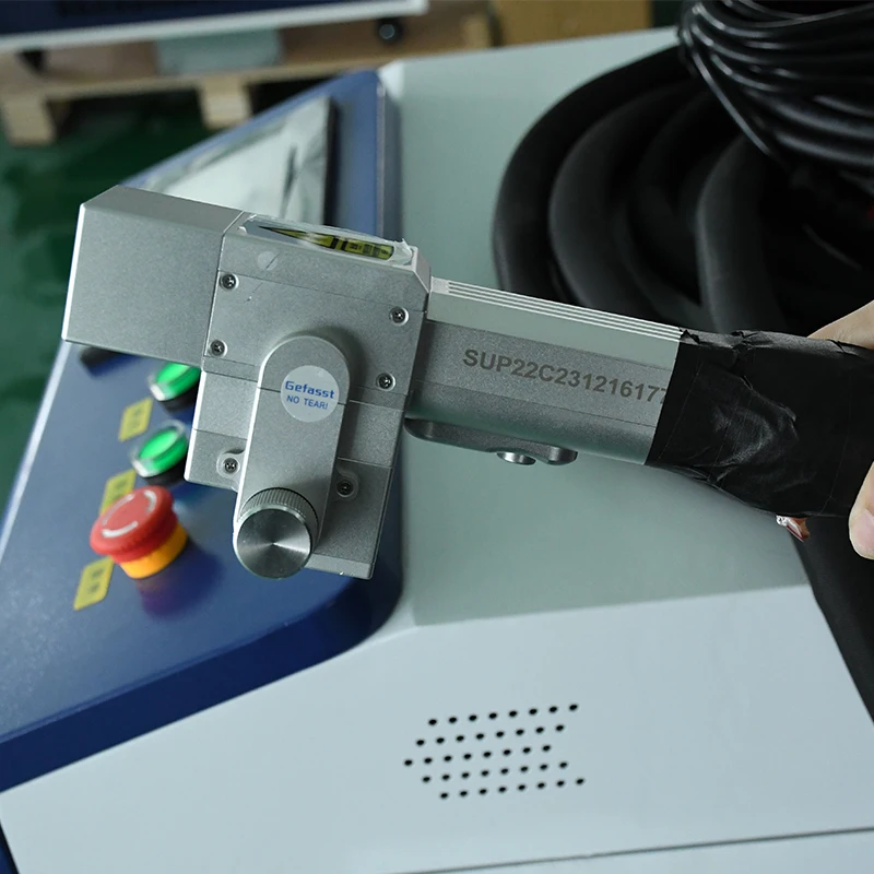 Industrial Laser Cleaning - หัวทำความสะอาดด้วยเลเซอร์แบบมือถือ SUP22C รุ่นใหม่ 3000W เครื่องกำจัดสนิมสำหรับโลหะออกไซด์ สำหรับโรงแรมและอุตสาหกรรม