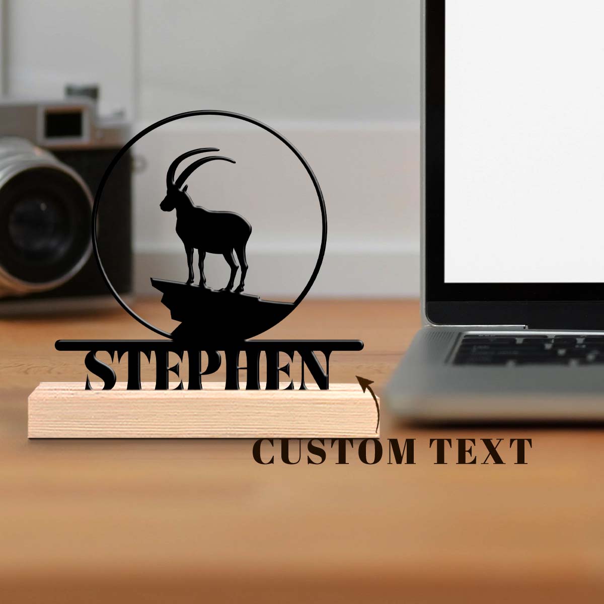 Desktop Laser Engraver - ของตกแต่งโต๊ะทำงานเหล็กแบบสั่งทำพิเศษ 1 ชิ้น พร้อมชื่อที่กำหนดเองและฐานไม้ สำหรับตกแต่งบ้านหรือสำนักงาน