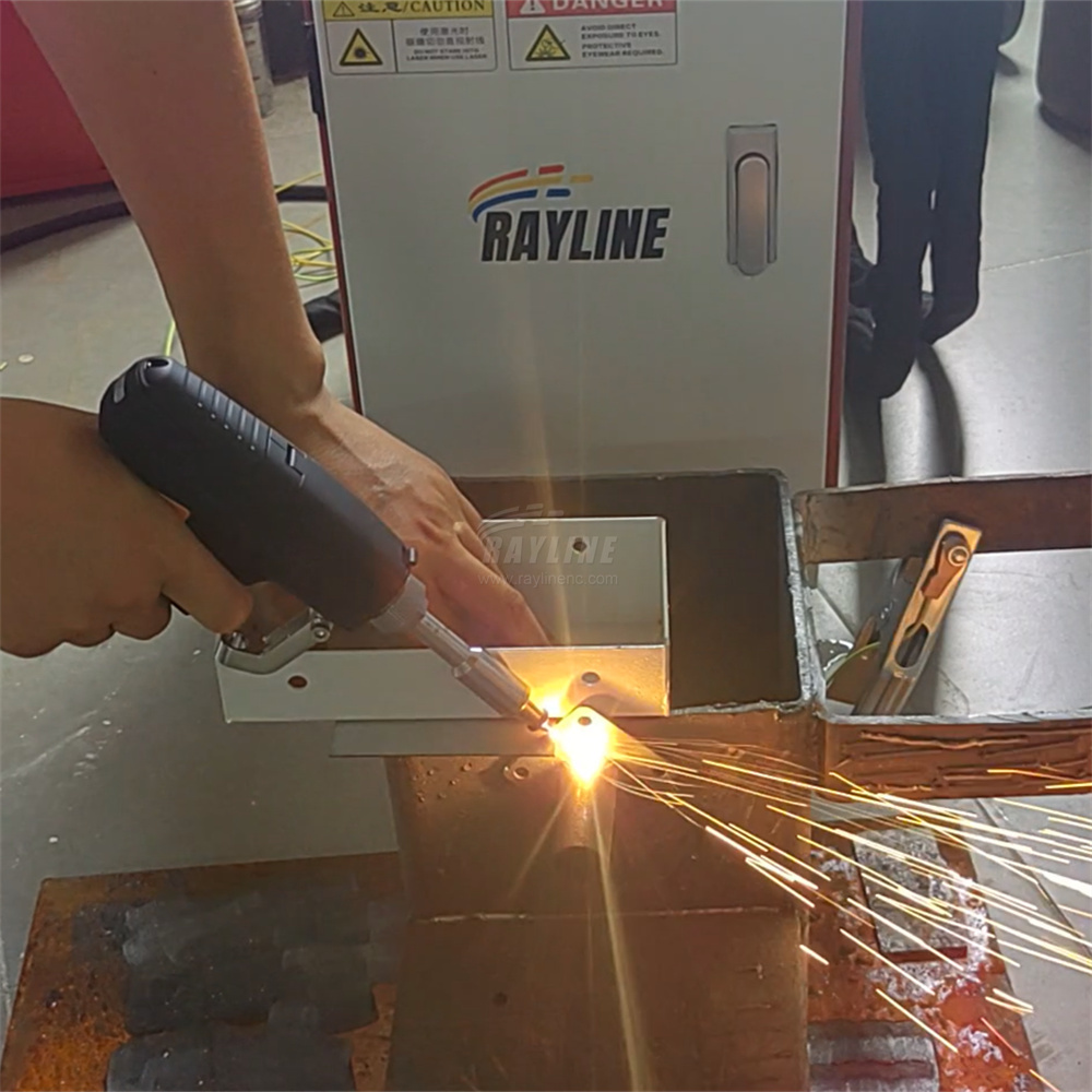 เครื่องเชื่อมเลเซอร์แบบพกพาขนา - Industrial Laser Welding Machine บทวิจารณ์และราคา